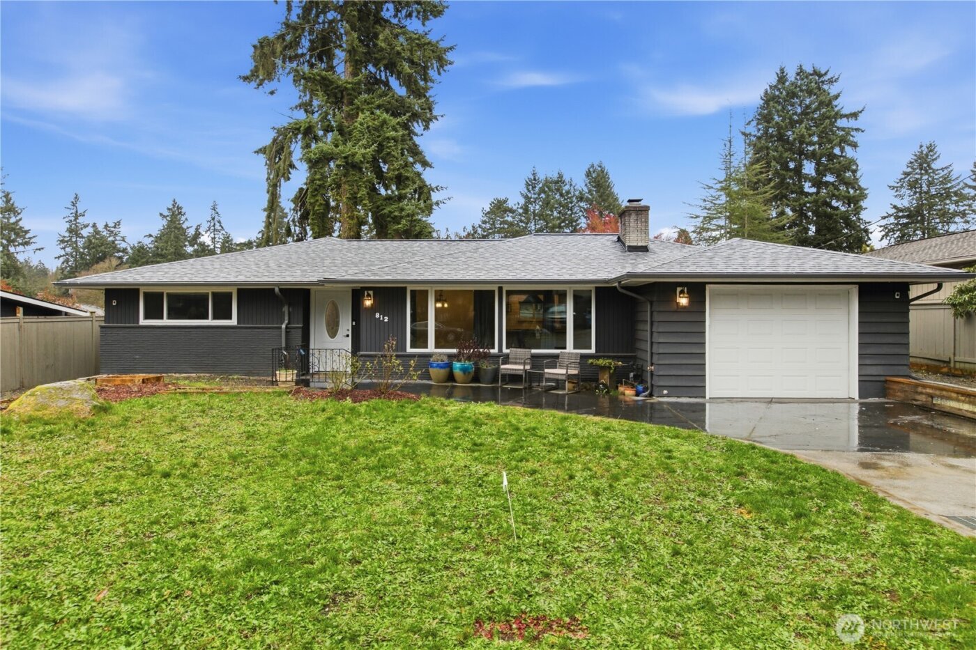 812 Maplewood Avenue W, Kent, WA 98030