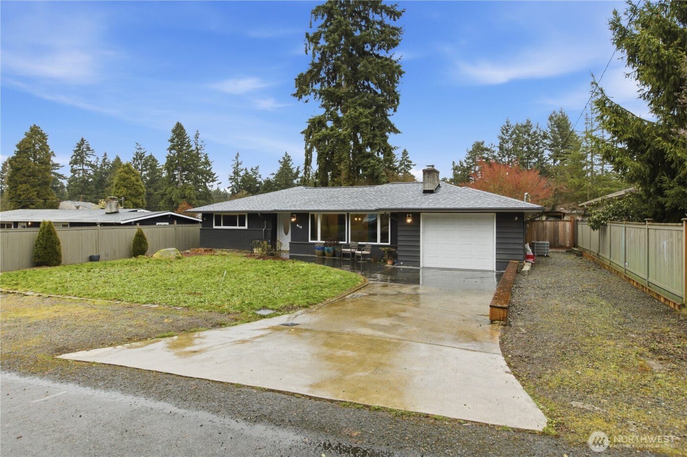 812 Maplewood Avenue W, Kent, WA 98030