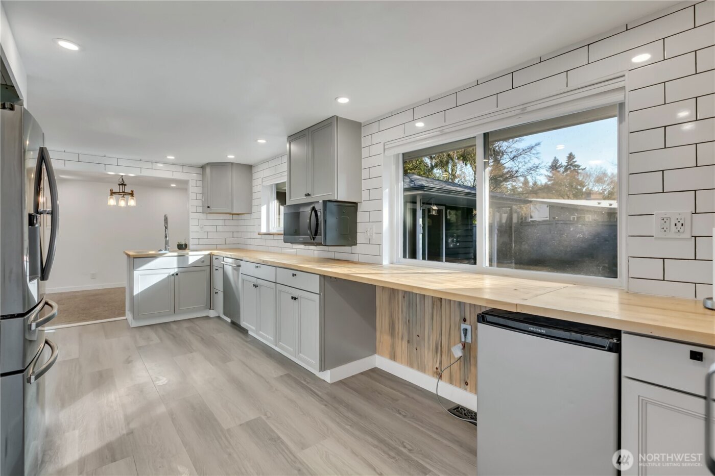 812 Maplewood Avenue W, Kent, WA 98030