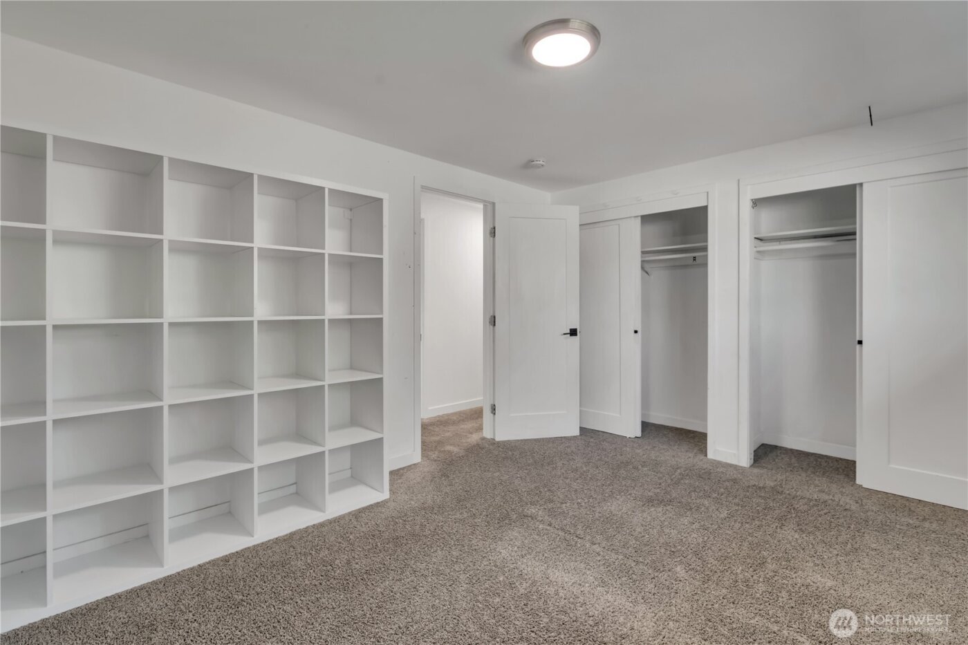 812 Maplewood Avenue W, Kent, WA 98030