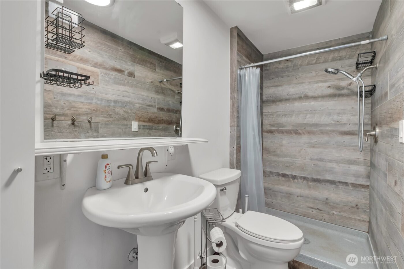 812 Maplewood Avenue W, Kent, WA 98030