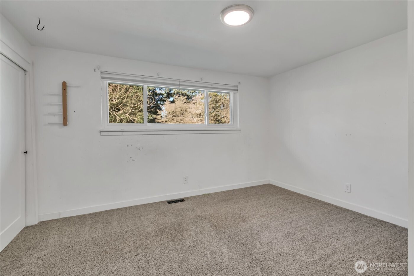 812 Maplewood Avenue W, Kent, WA 98030