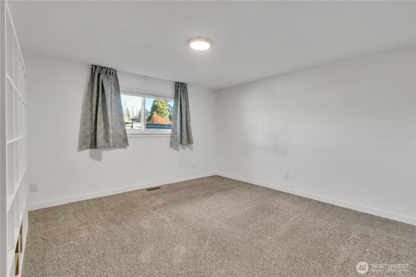 812 Maplewood Avenue W, Kent, WA 98030