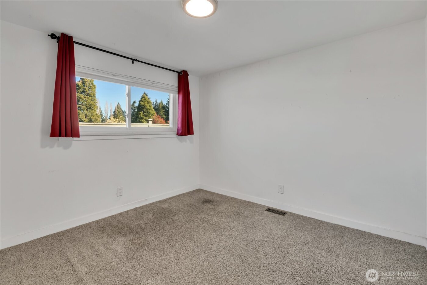 812 Maplewood Avenue W, Kent, WA 98030