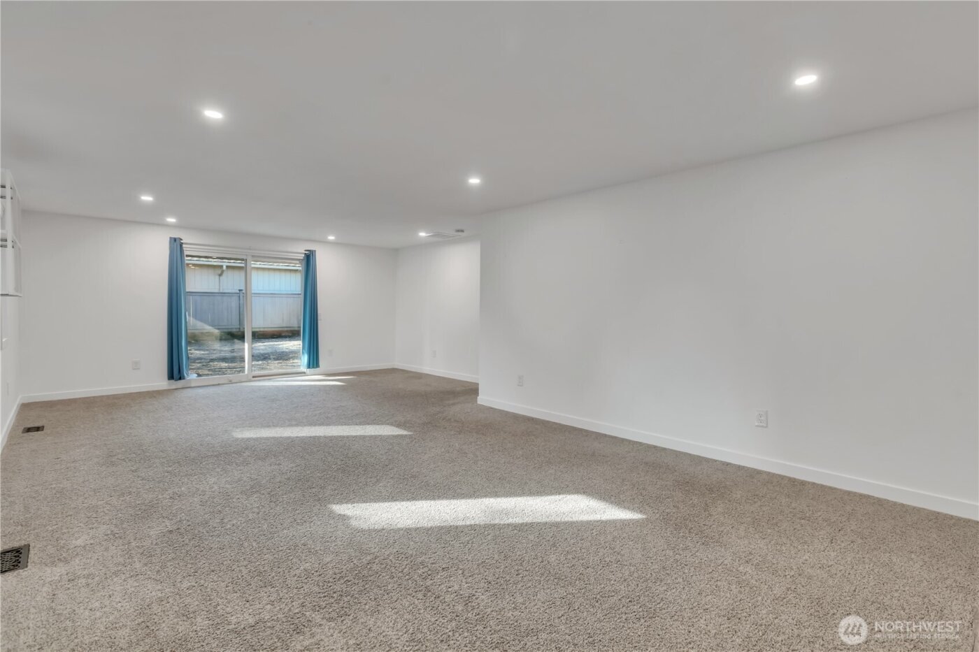 812 Maplewood Avenue W, Kent, WA 98030