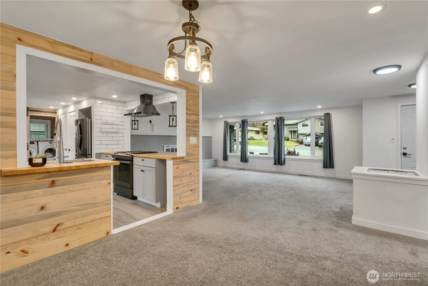 812 Maplewood Avenue W, Kent, WA 98030