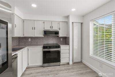 5736 S 238th Court #E4, Kent, WA 98032 - Photo 9