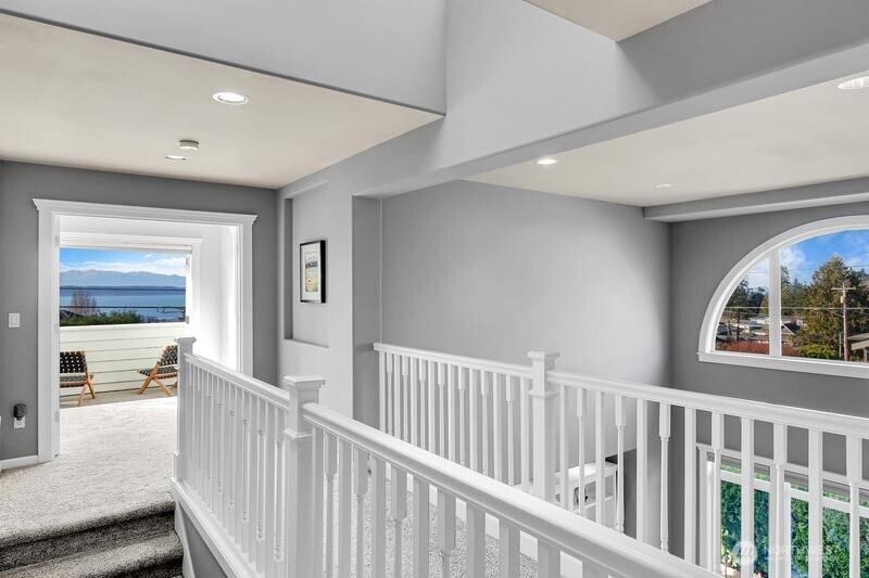 217 9th Avenue S, Edmonds, WA 98020