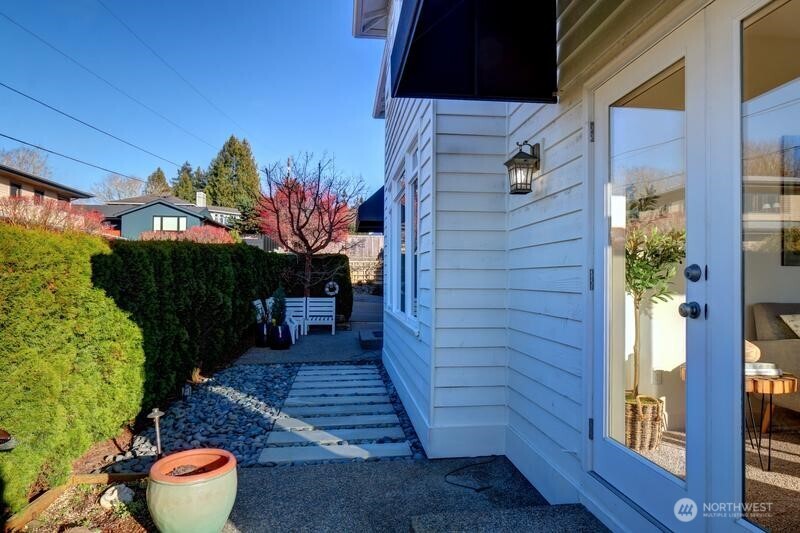 217 9th Avenue S, Edmonds, WA 98020