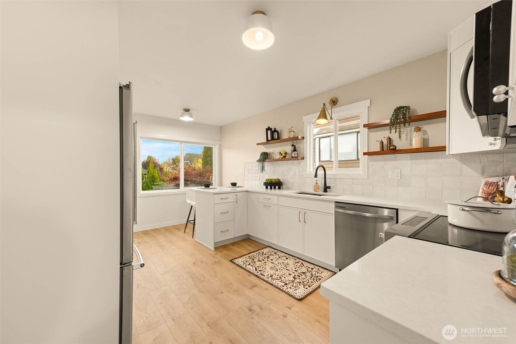 935 A NW 61st Street , Seattle, WA 98107