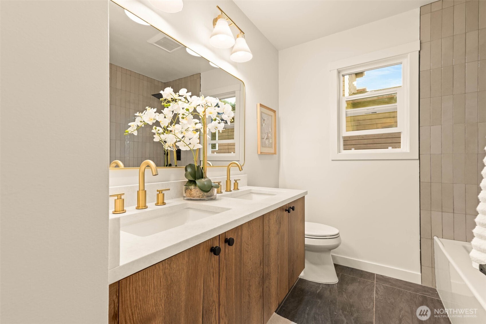 935 A NW 61st Street , Seattle, WA 98107