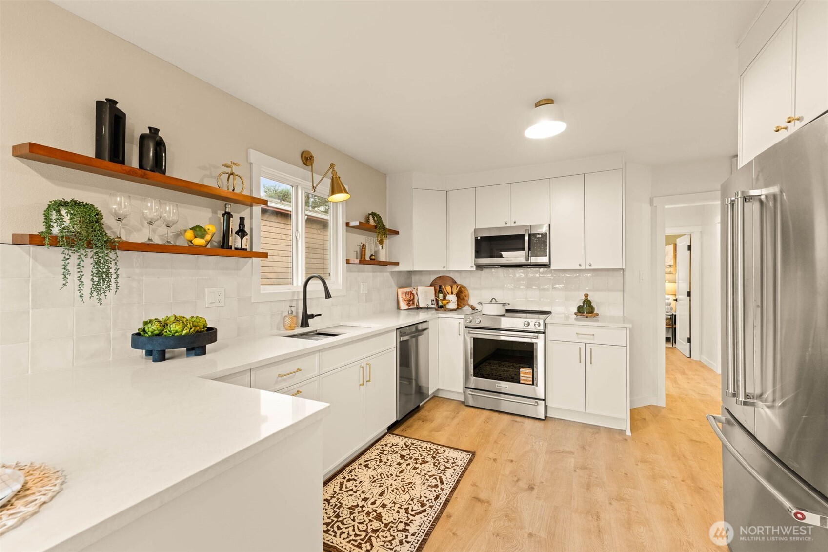 935 A NW 61st Street , Seattle, WA 98107