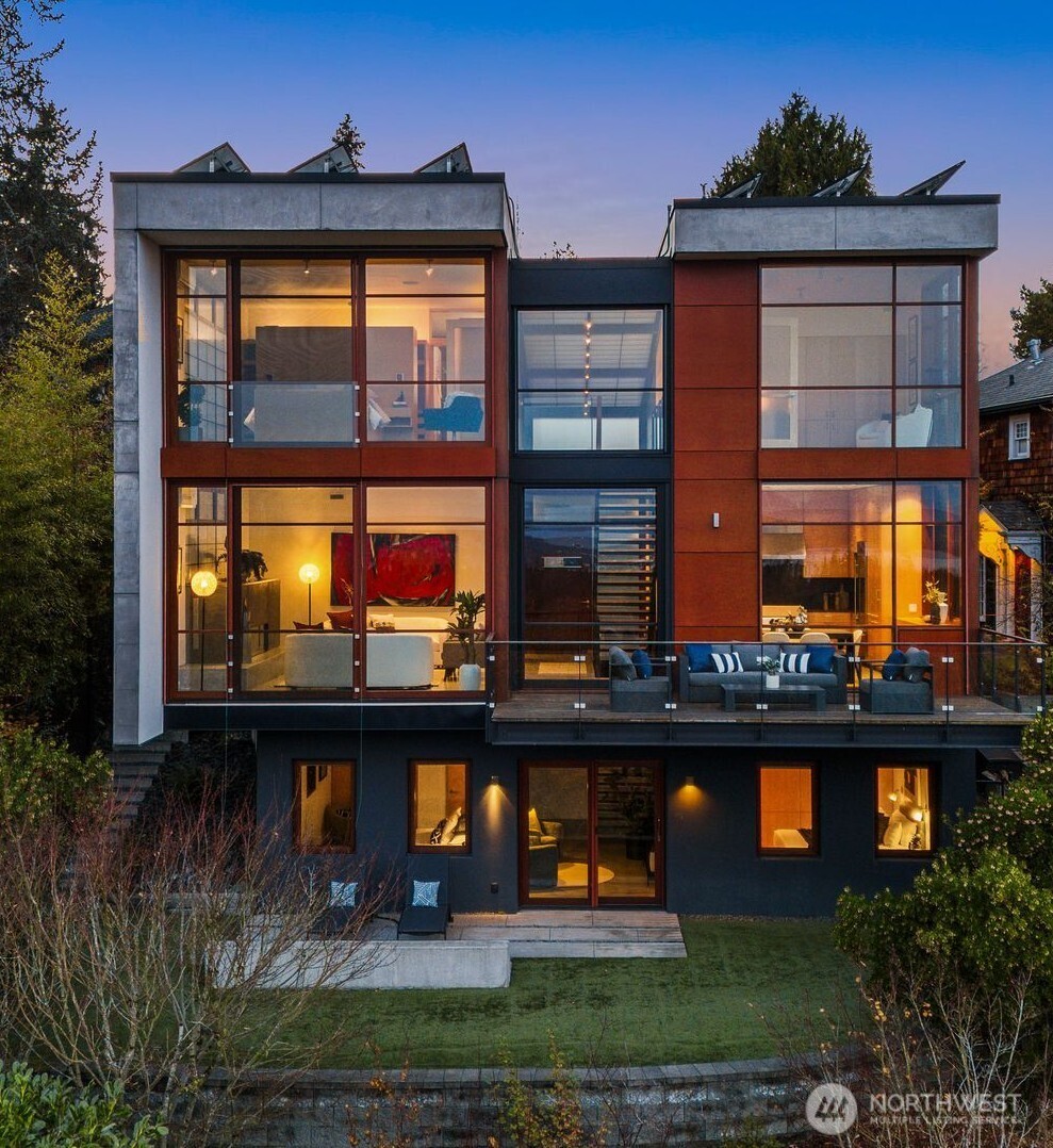 1527 E Howe Street , Seattle, WA 98112