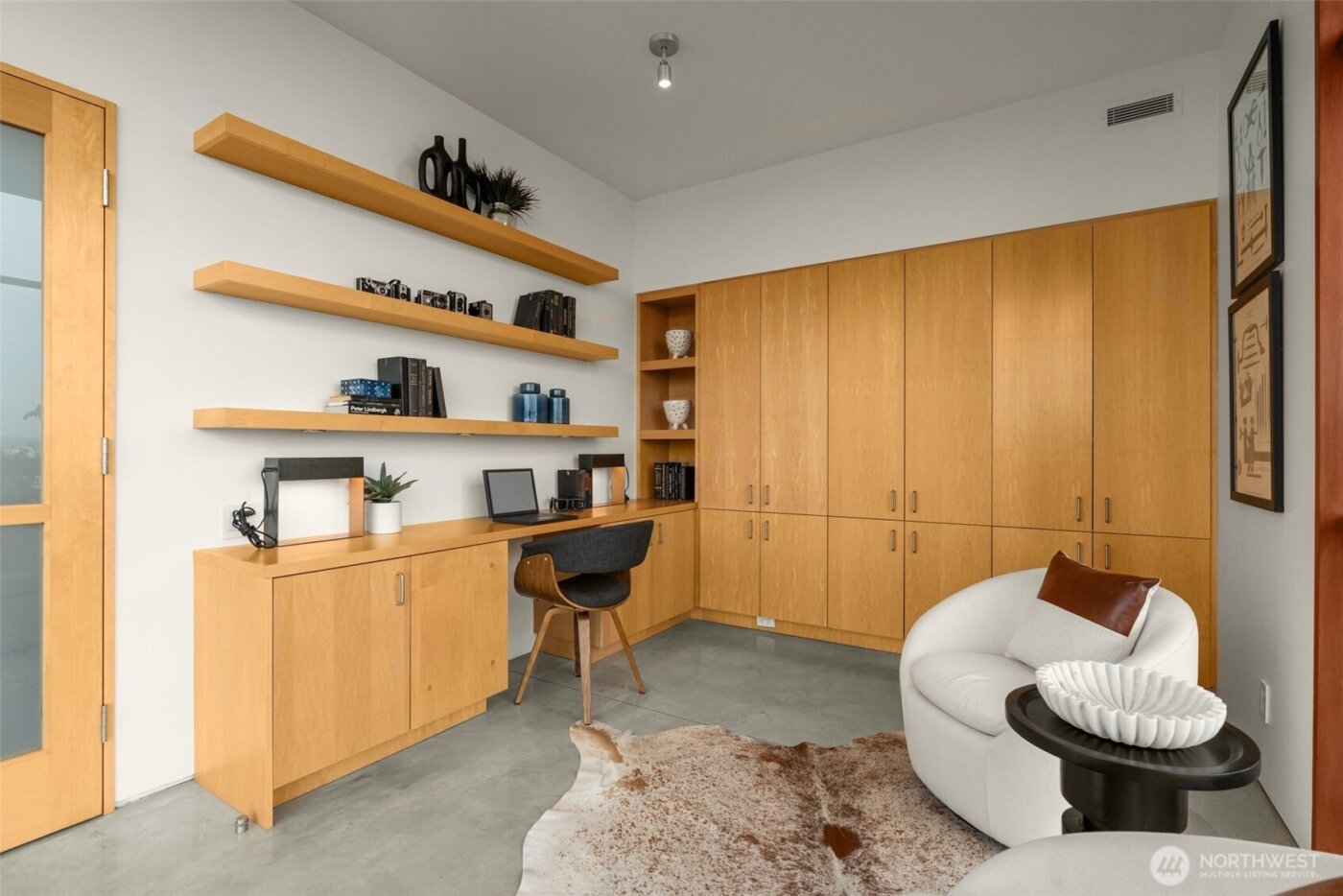 1527 E Howe Street , Seattle, WA 98112