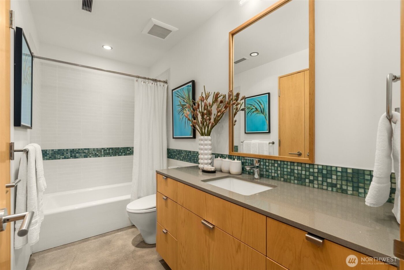 1527 E Howe Street , Seattle, WA 98112