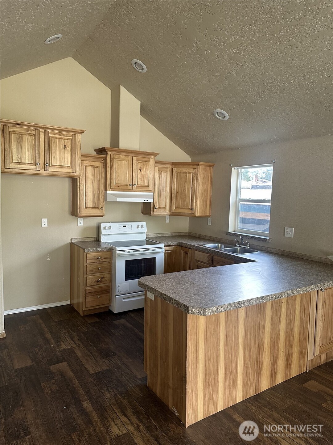 802 S Forrest Street #4, Westport, WA 98595