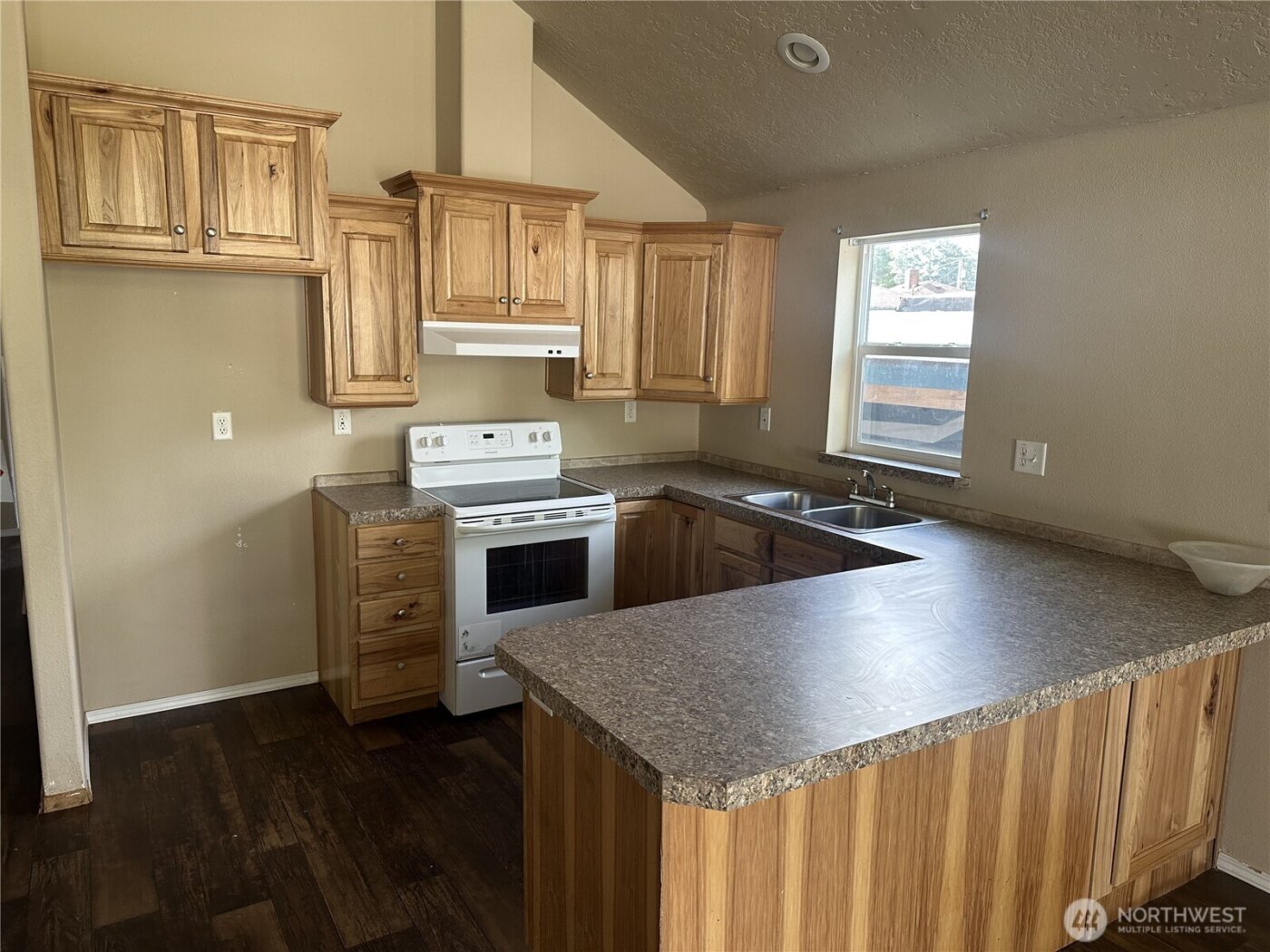 802 S Forrest Street #4, Westport, WA 98595