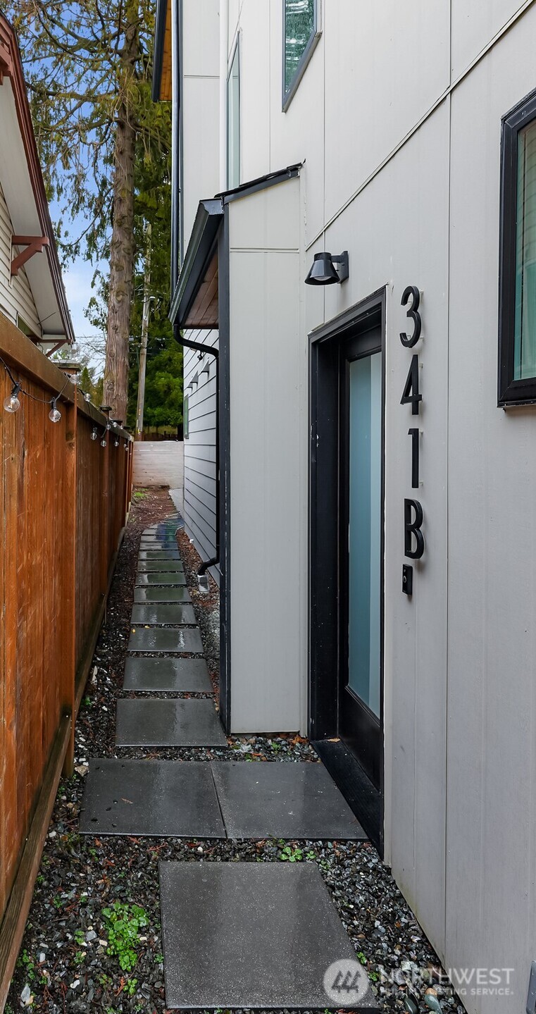 341 NW 90th Street #B, Seattle, WA 98117