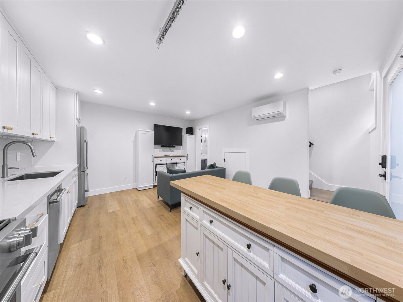 341 NW 90th Street #B, Seattle, WA 98117