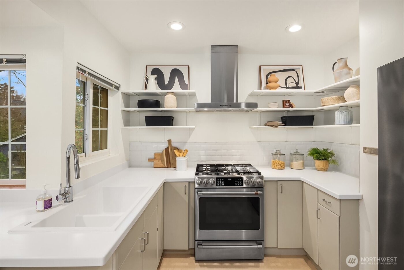 4715 S Orcas Street , Seattle, WA 98118