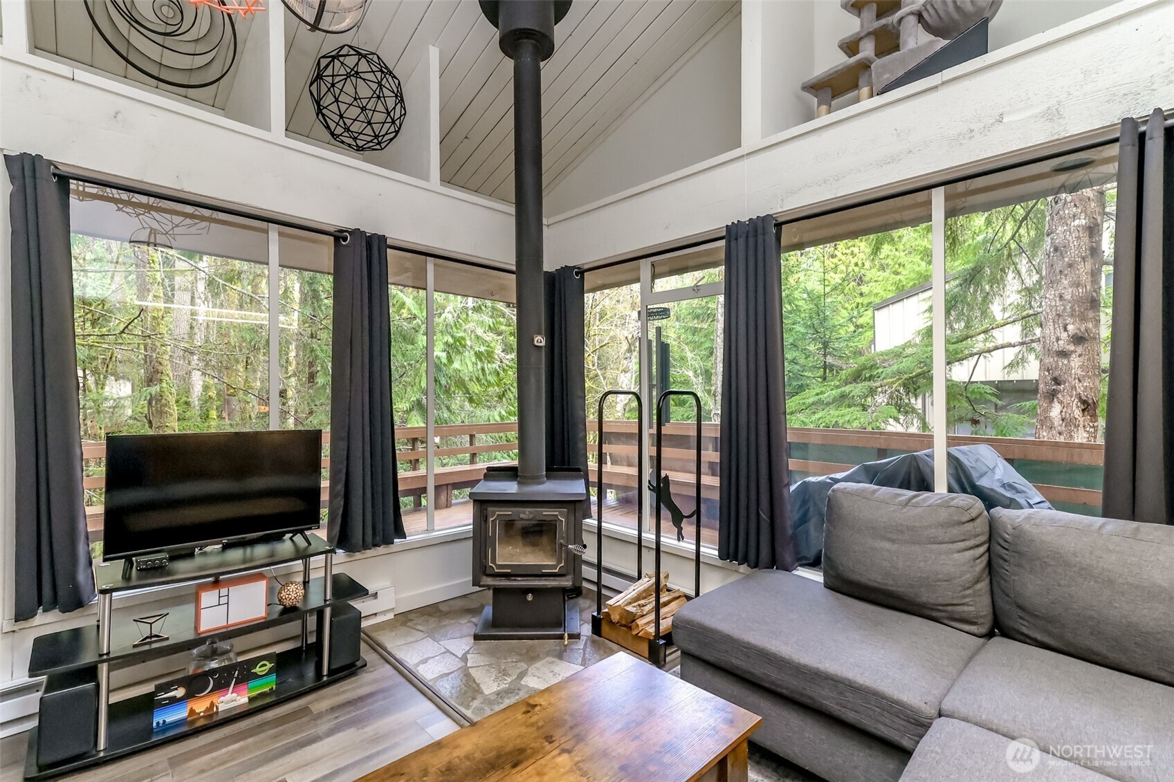 713 E Pointes Drive W, Shelton, WA 98584