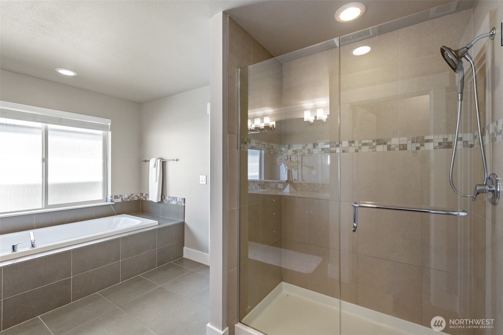 610 Field Place NE, Renton, WA 98059