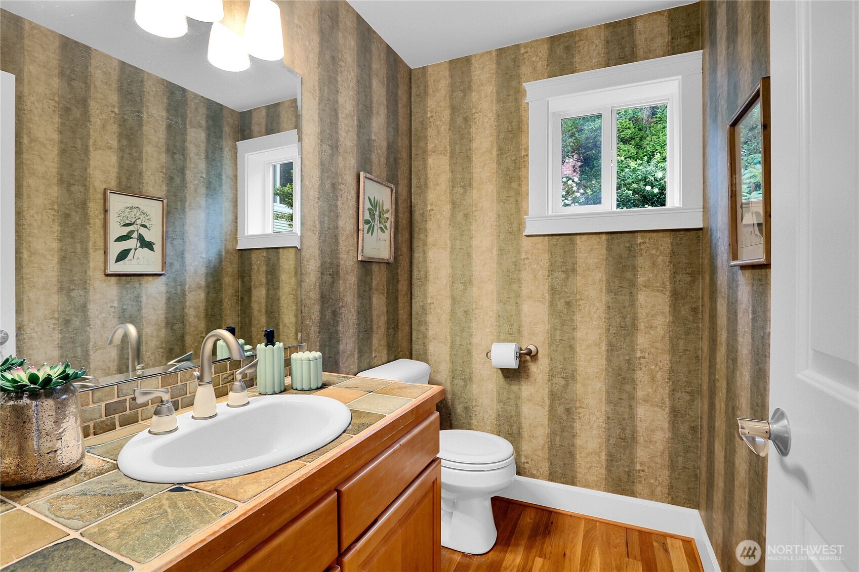 815 2nd Avenue N #A, Seattle, WA 98109