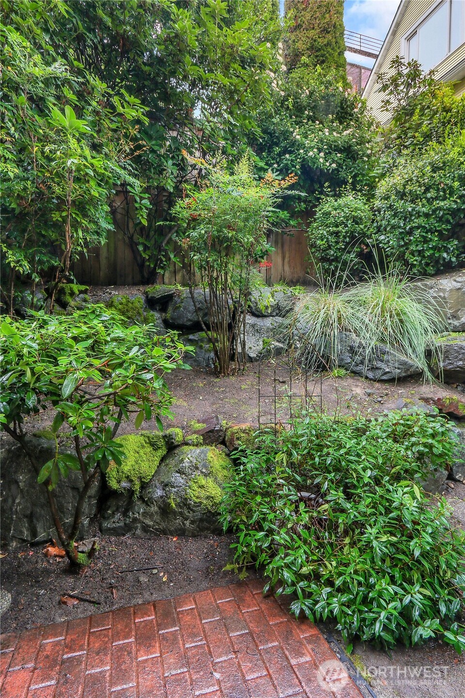 815 2nd Avenue N #A, Seattle, WA 98109