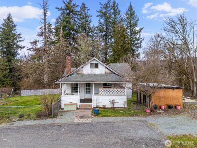 329 SE 2nd Street , South Prairie, WA 98385