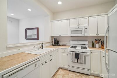 722 239th Lane SE, Sammamish, WA 98074 - Photo 9