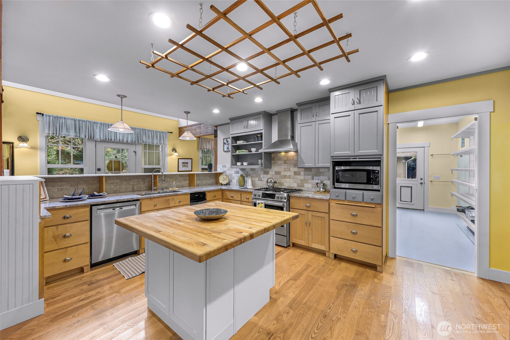 3445 SE Camano Drive , Camano Island, WA 98282