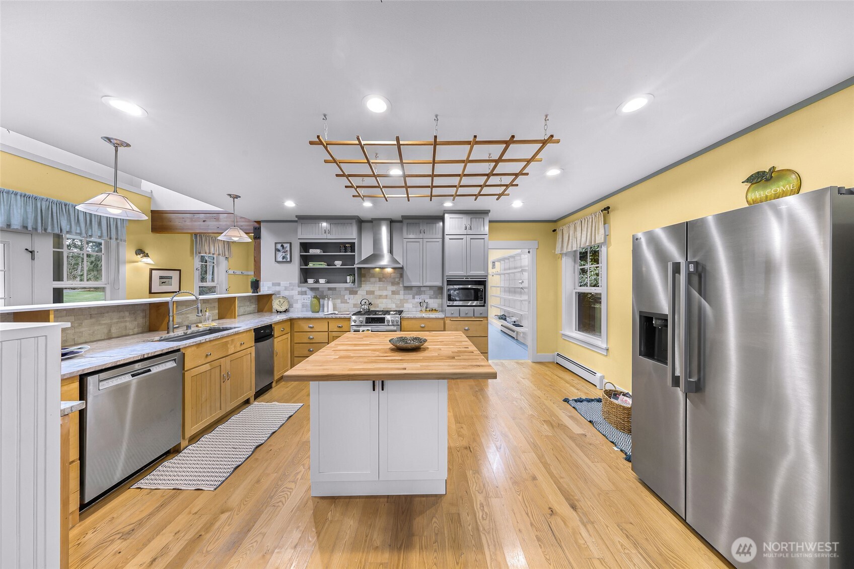 3445 SE Camano Drive , Camano Island, WA 98282