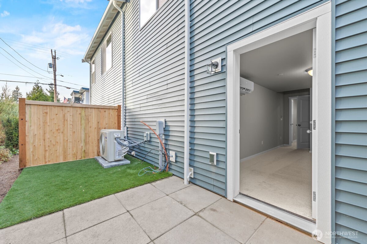 7027 Rainier Drive #E, Everett, WA 98203