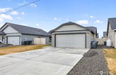 1104 W Maple Drive , Moses Lake, WA 98837 - Photo 3