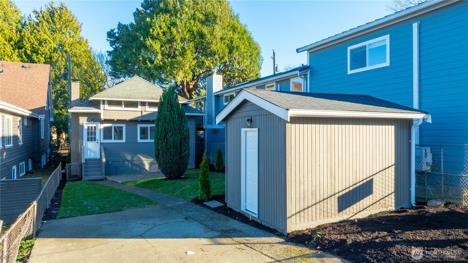 715 27th Avenue , Seattle, WA 98122