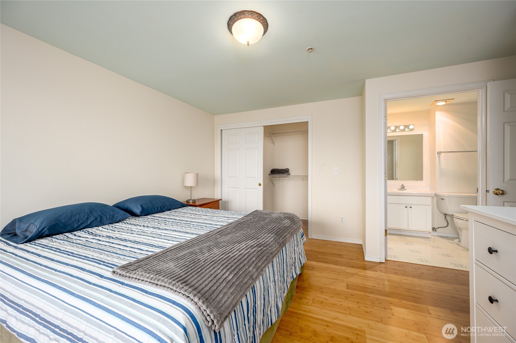 910 34th Street #202, Anacortes, WA 98221