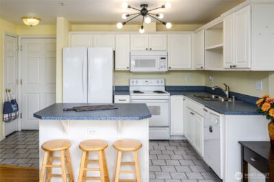 910 34th Street #202, Anacortes, WA 98221 - Photo 5