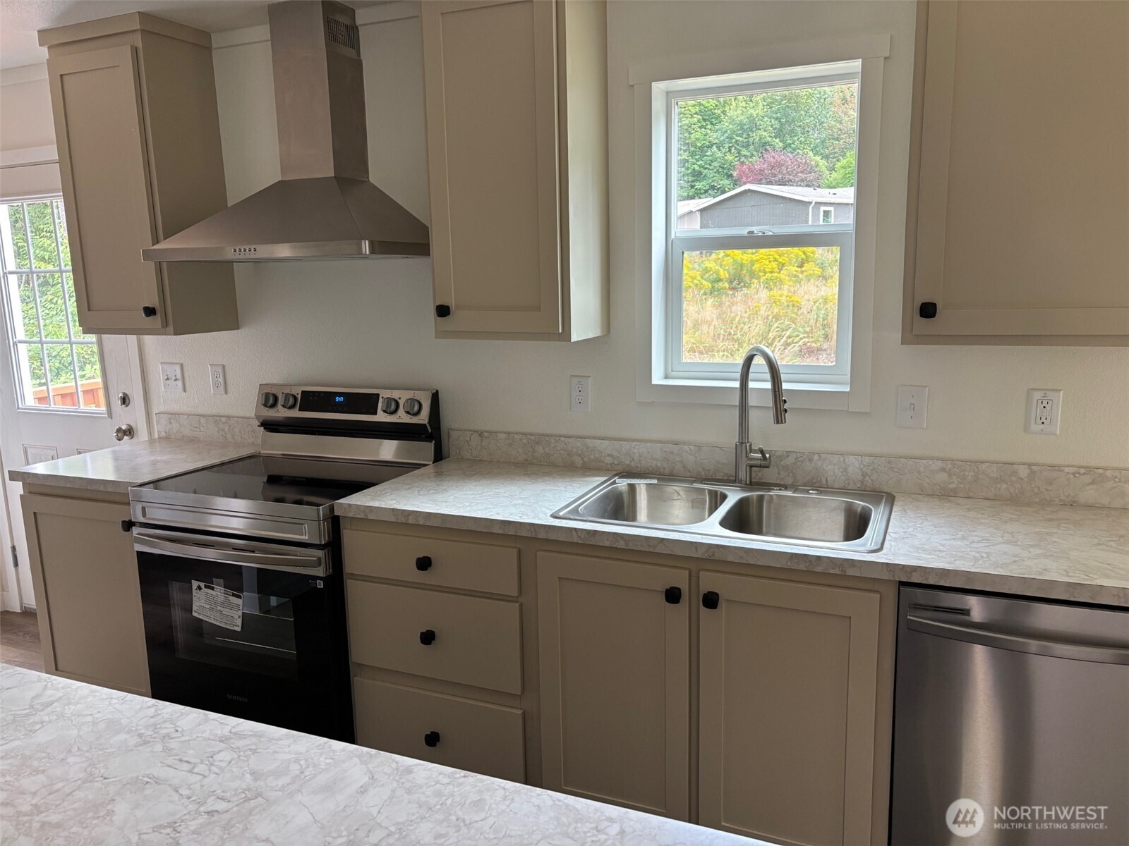 131 E Kingston Way , Shelton, WA 98584