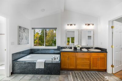 2708 NE 98th Street , Seattle, WA 98115 - Photo 10