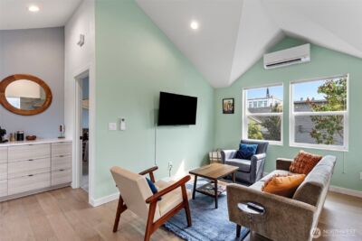 3013 61st Avenue SW, Seattle, WA 98116 - Photo 3