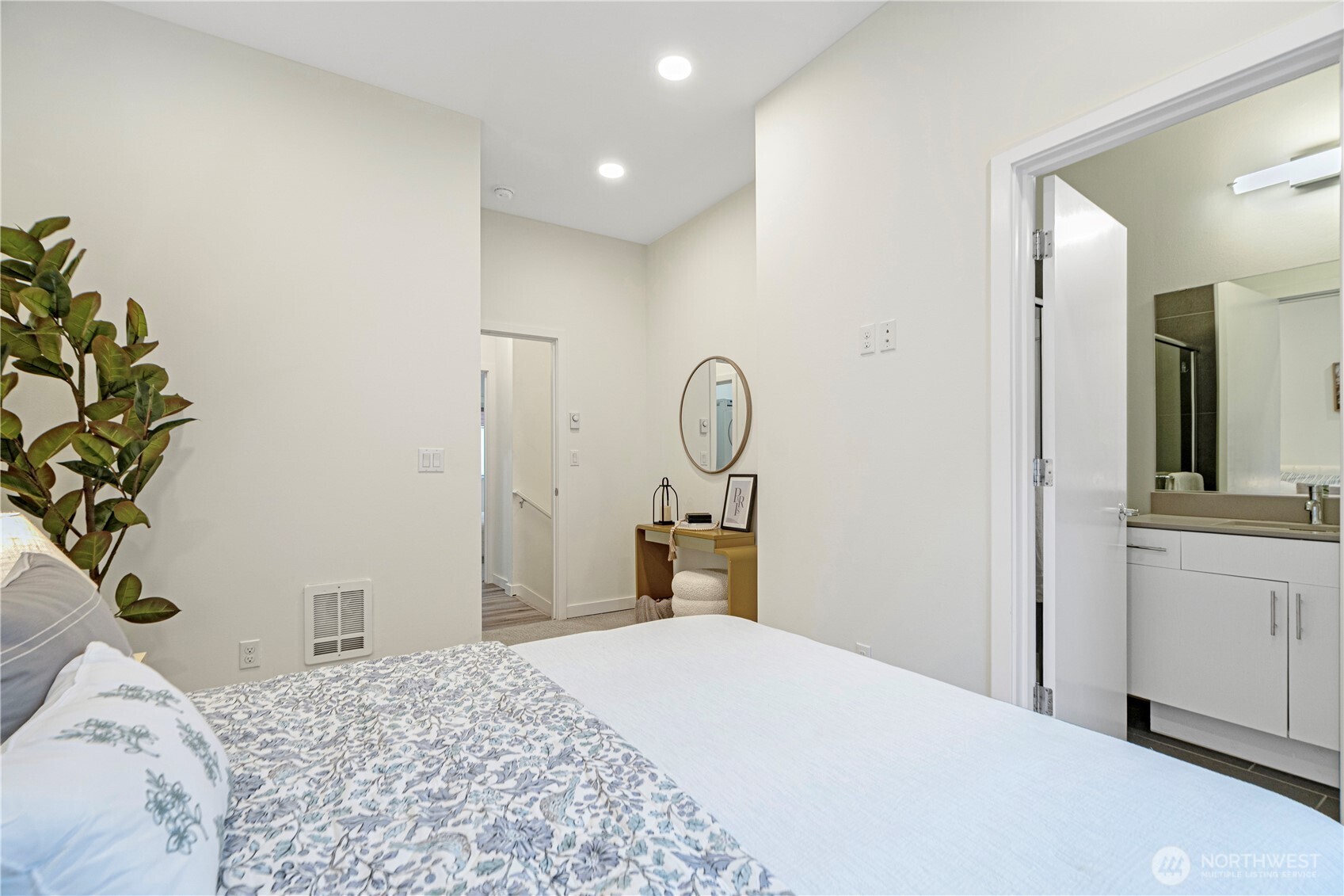 12526 15th Avenue NE #B, Seattle, WA 98125