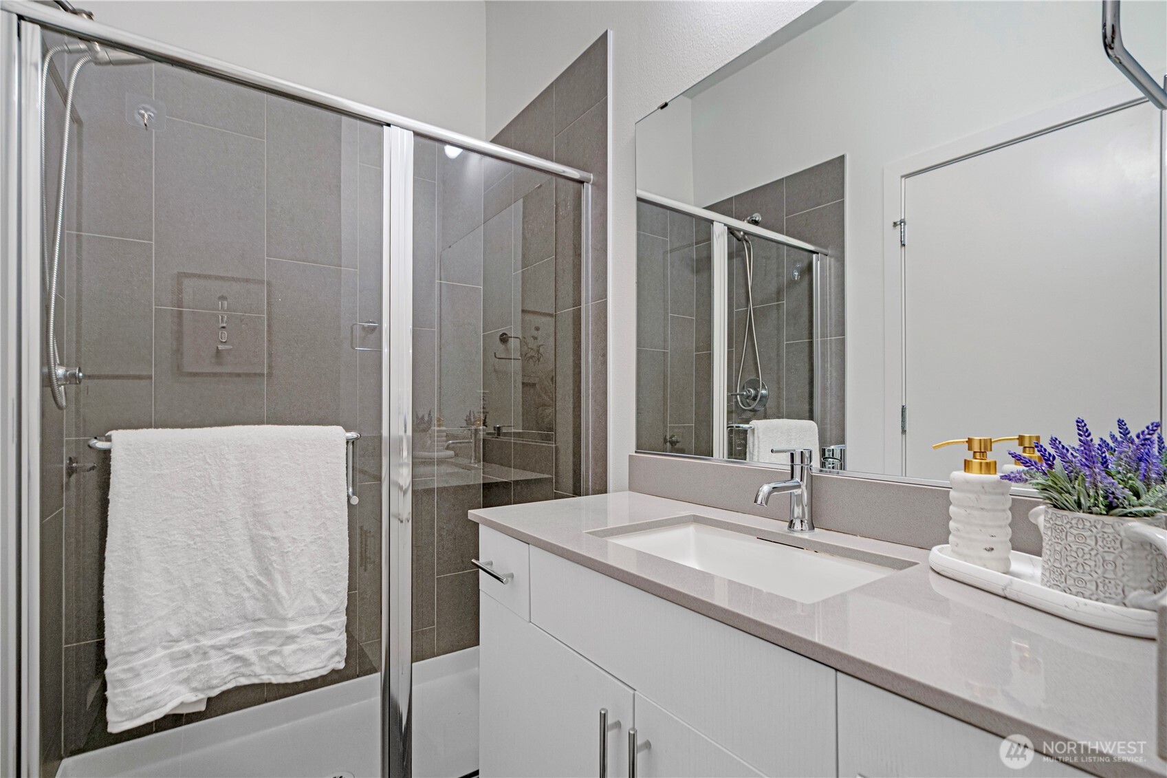 12526 15th Avenue NE #B, Seattle, WA 98125