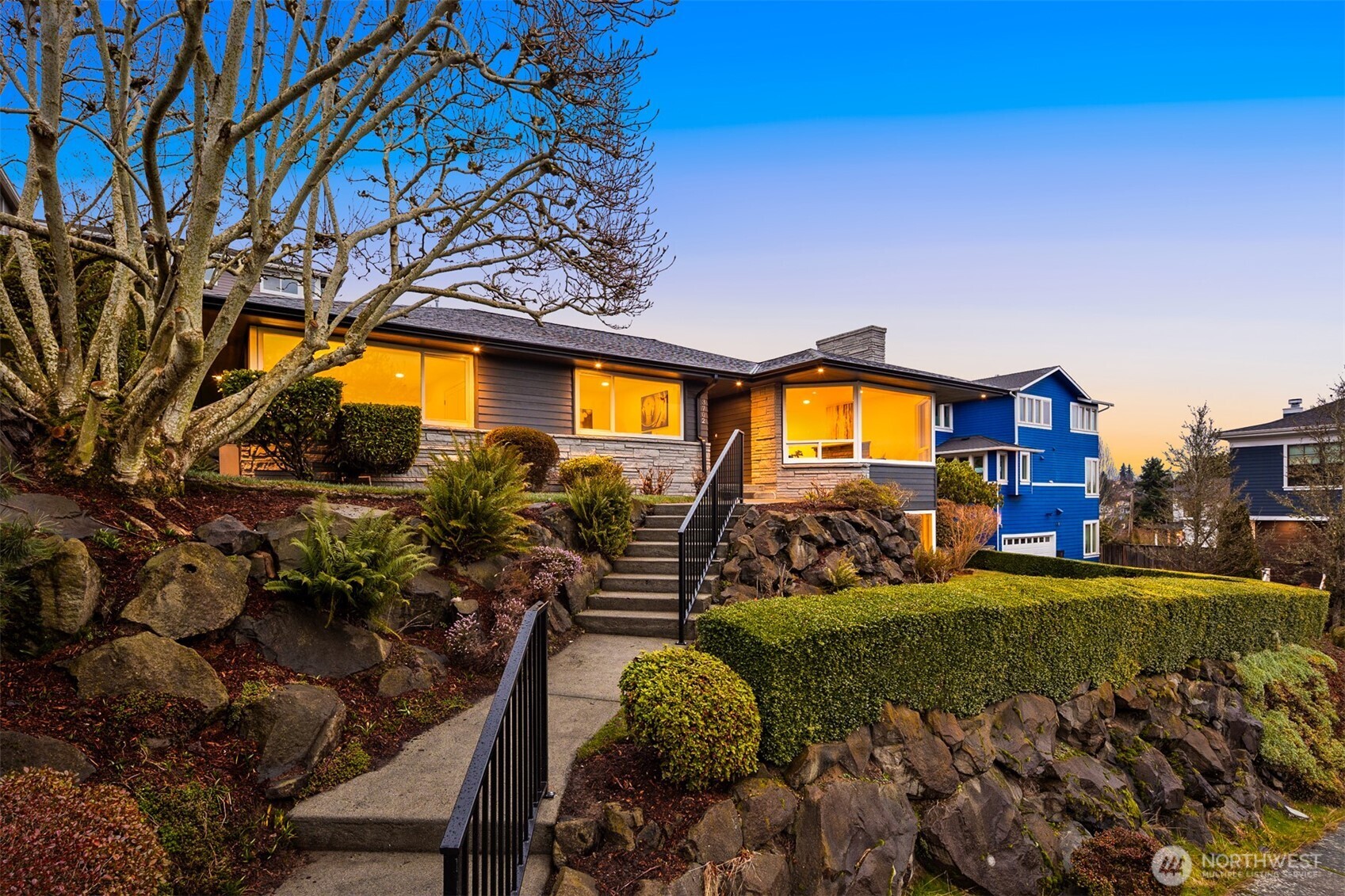 3702 W Fulton Street , Seattle, WA 98199