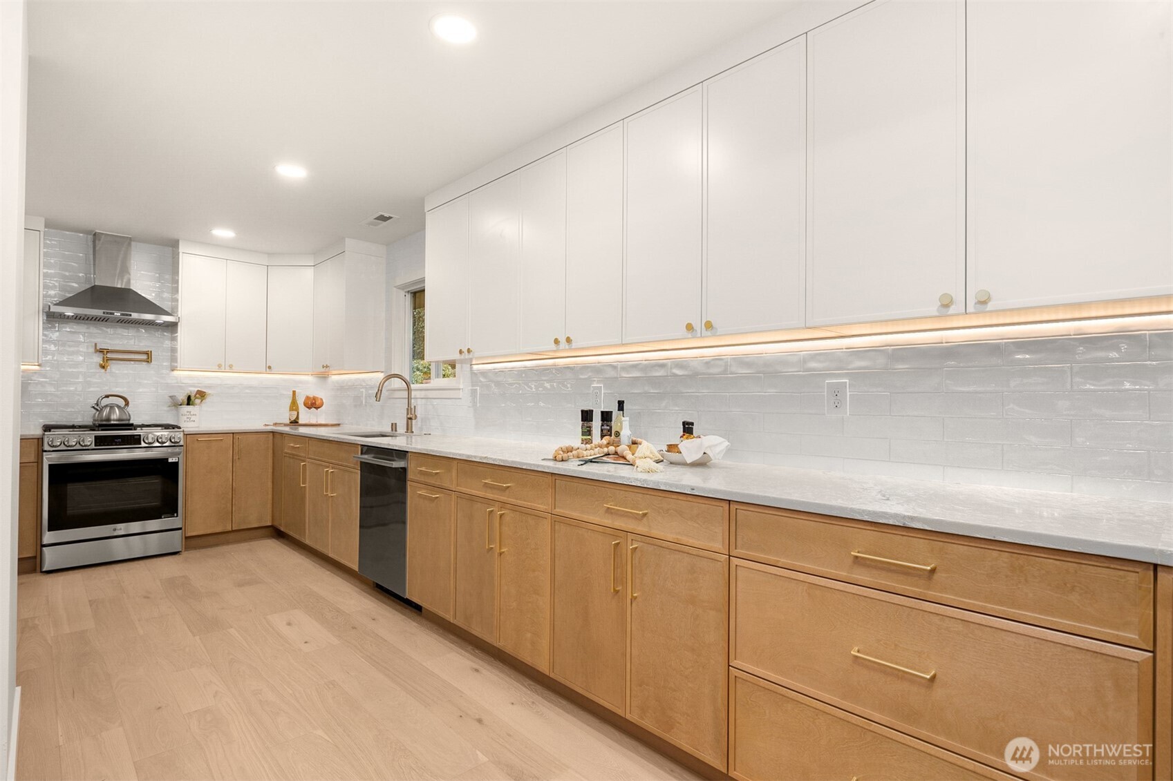 3702 W Fulton Street , Seattle, WA 98199