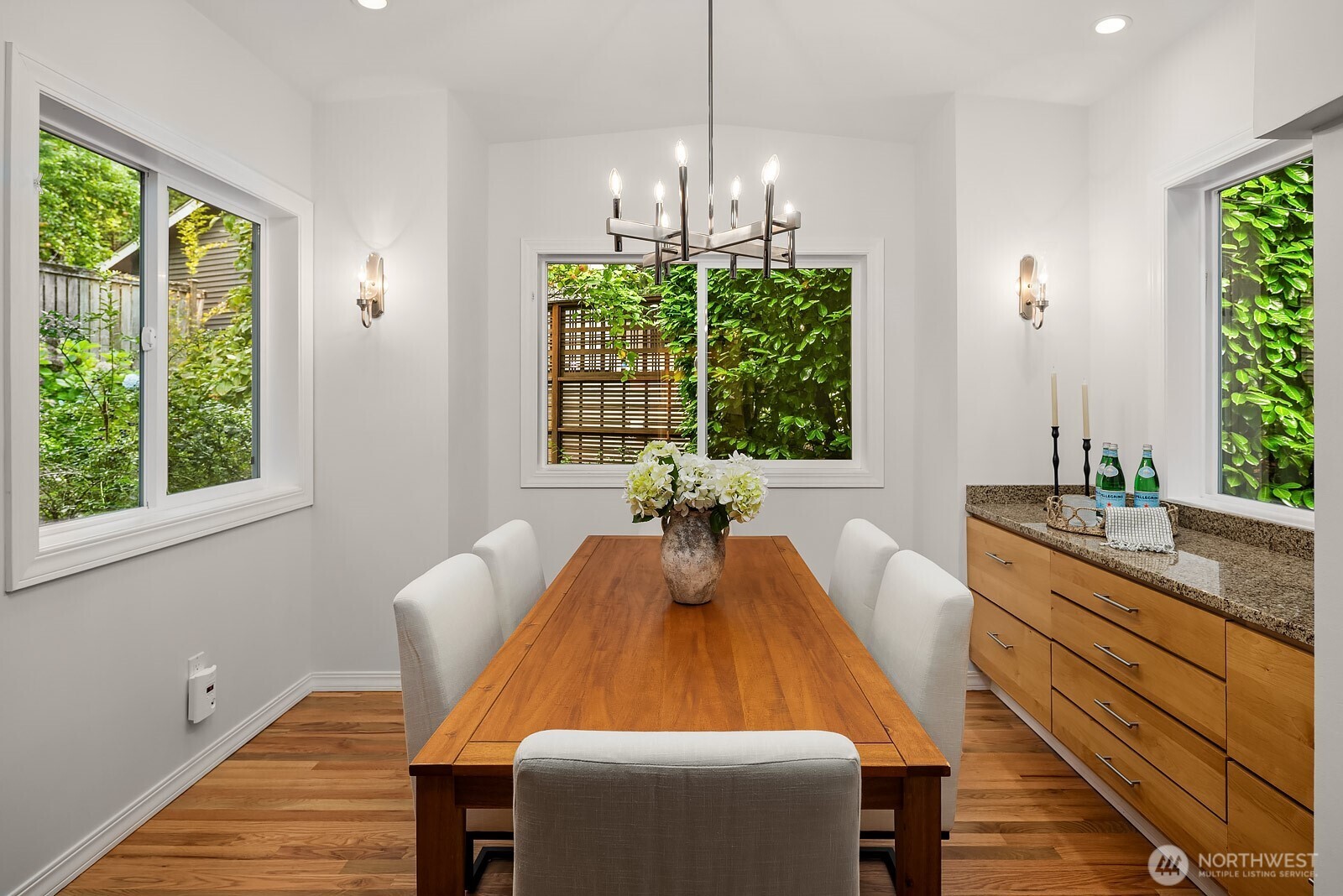 909 110th Avenue SE, Bellevue, WA 98004