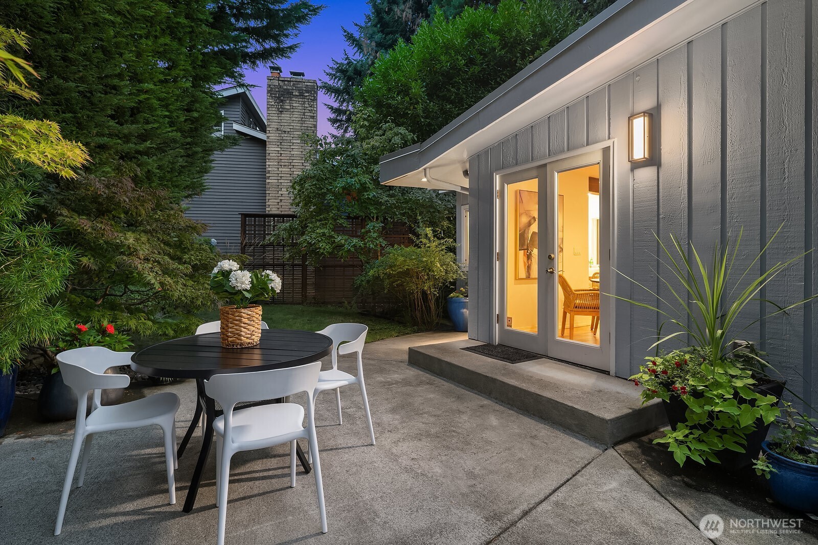 909 110th Avenue SE, Bellevue, WA 98004