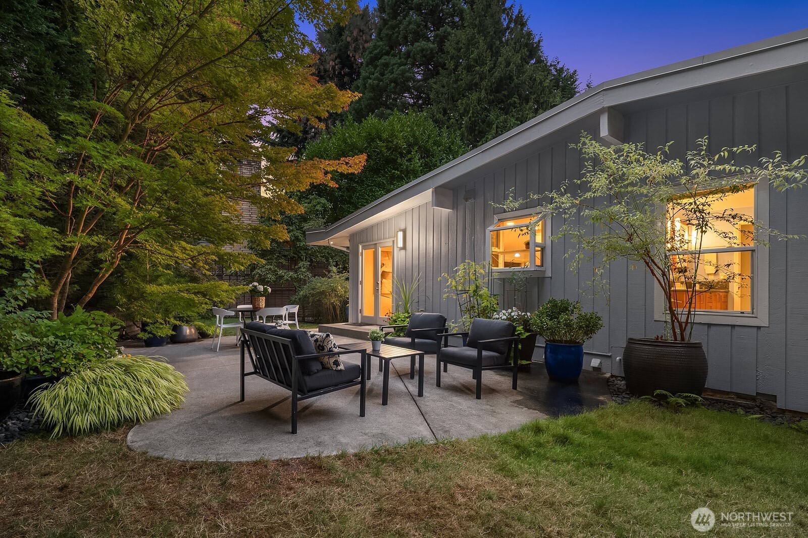 909 110th Avenue SE, Bellevue, WA 98004