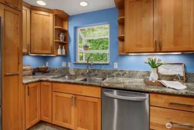 909 110th Avenue SE, Bellevue, WA 98004 - Photo 8