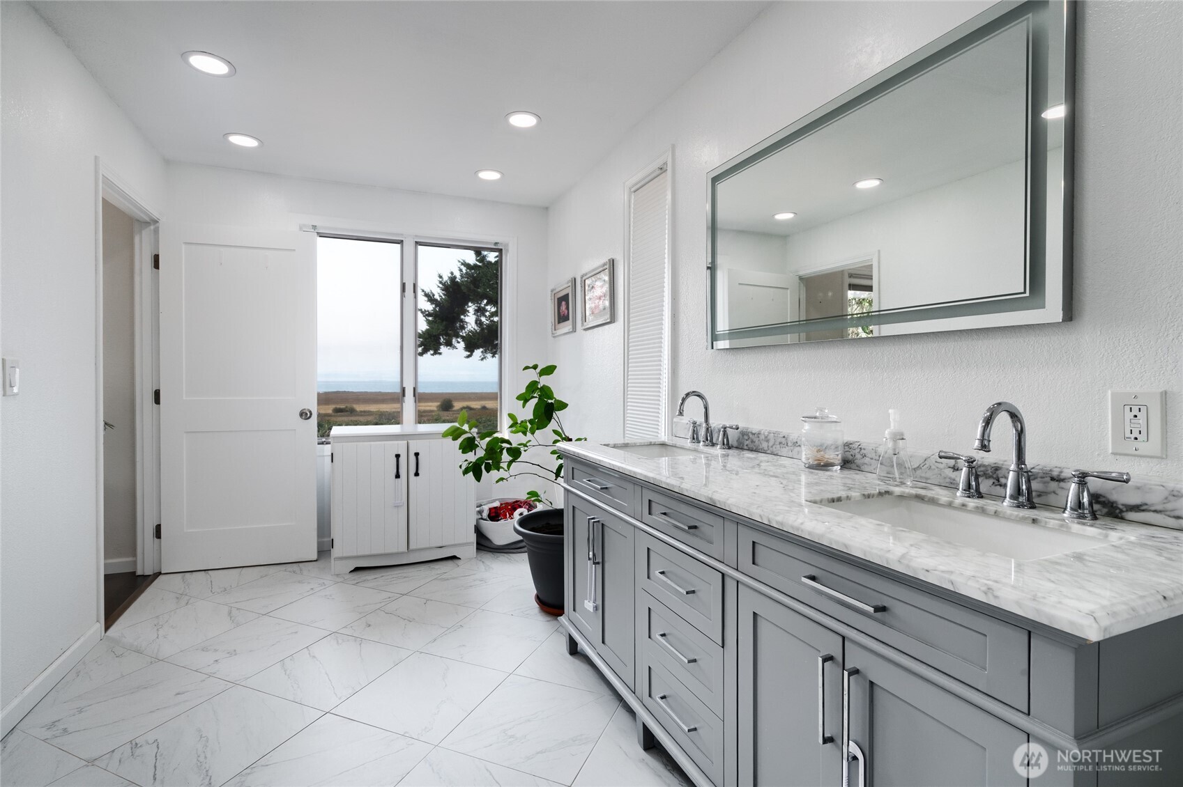 4251 Hollydale Lane , Oak Harbor, WA 98277