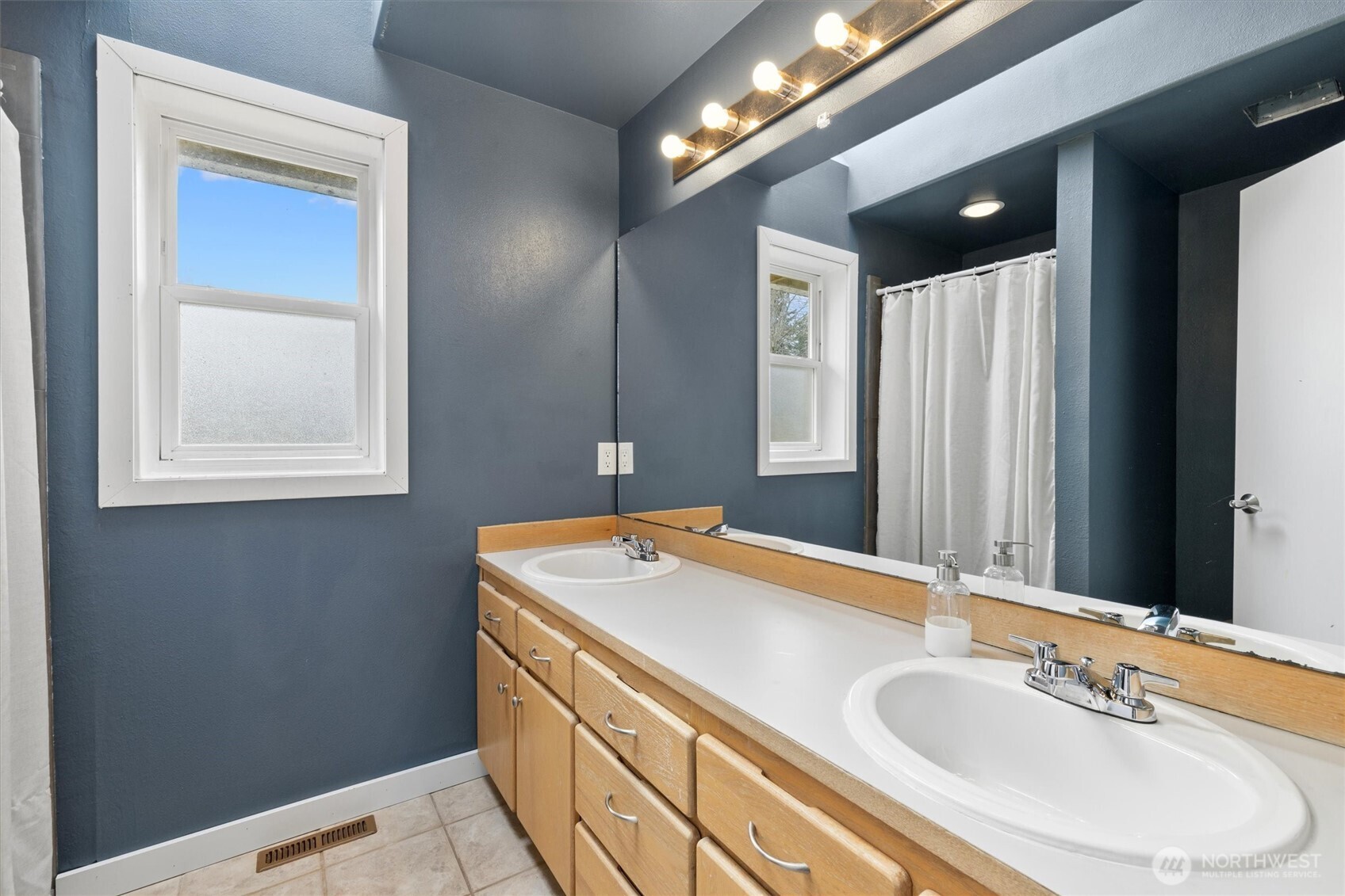 11413 SE 219th Place , Kent, WA 98031